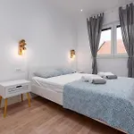 3 Bedroom Gorgeous In Apartamento