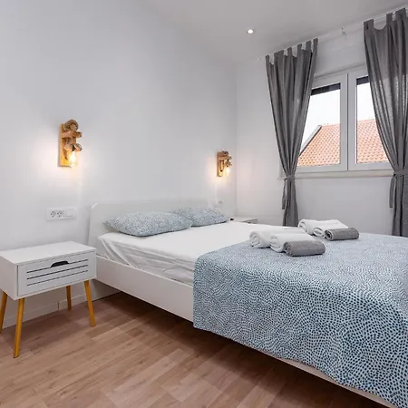 3 Bedroom Gorgeous In Apartment