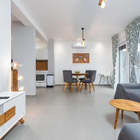 3 Bedroom Gorgeous In Apartamento