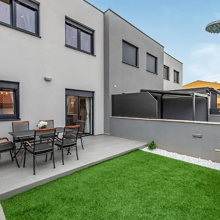 3 Bedroom Gorgeous In * Vrsi