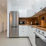3 Bedroom Gorgeous In Διαμέρισμα *