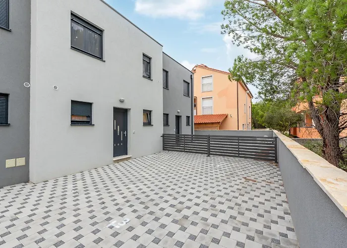 3 Bedroom Gorgeous In Appartamento